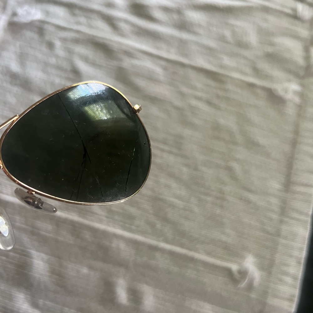 Ray-Ban Avaitors - Picture 2 of 3